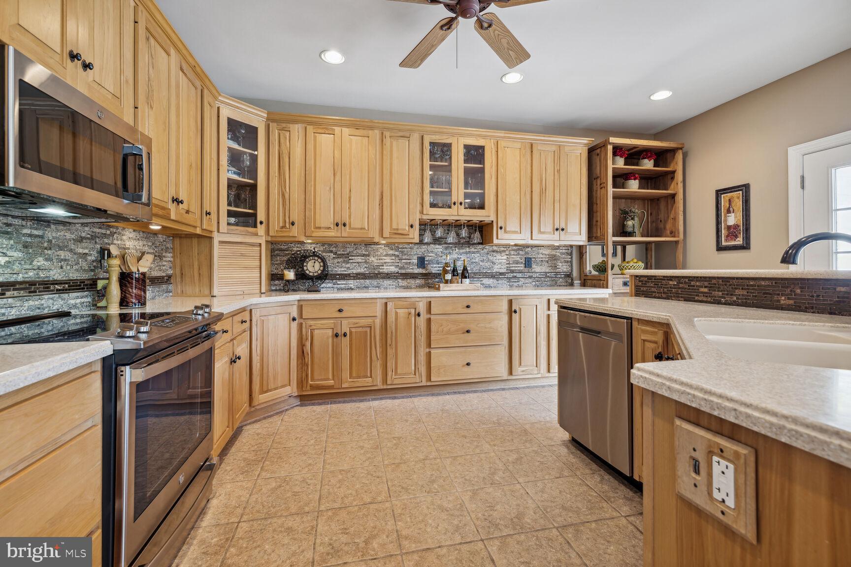 9649 Watkins Road Gaithersburg, MD 20882 - Photo 23 of 81 Gourmet Kitchen