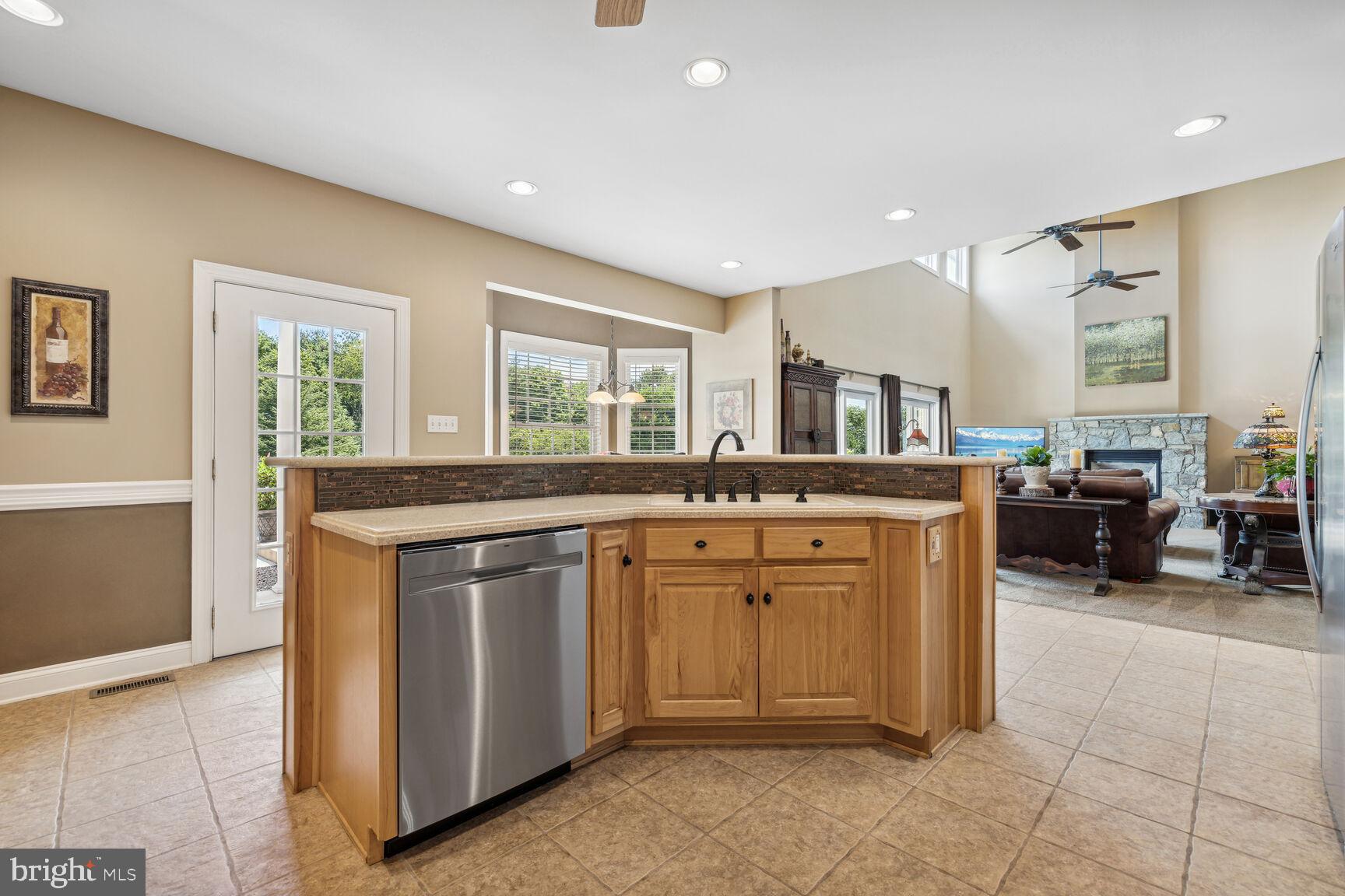 9649 Watkins Road Gaithersburg, MD 20882 - Photo 24 of 81 Large center island