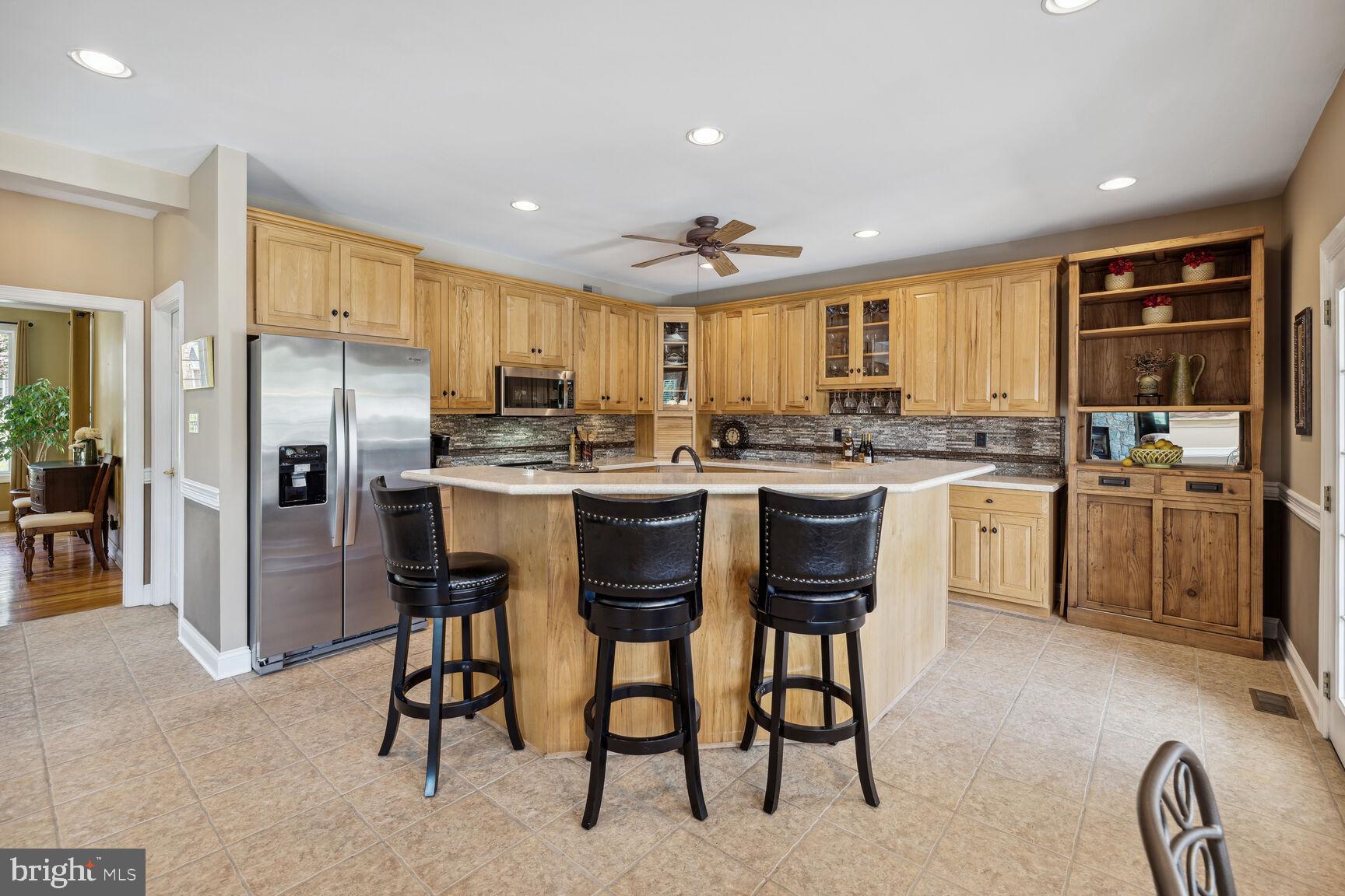 9649 Watkins Road Gaithersburg, MD 20882 - Photo 27 of 81 Custom cabinetry