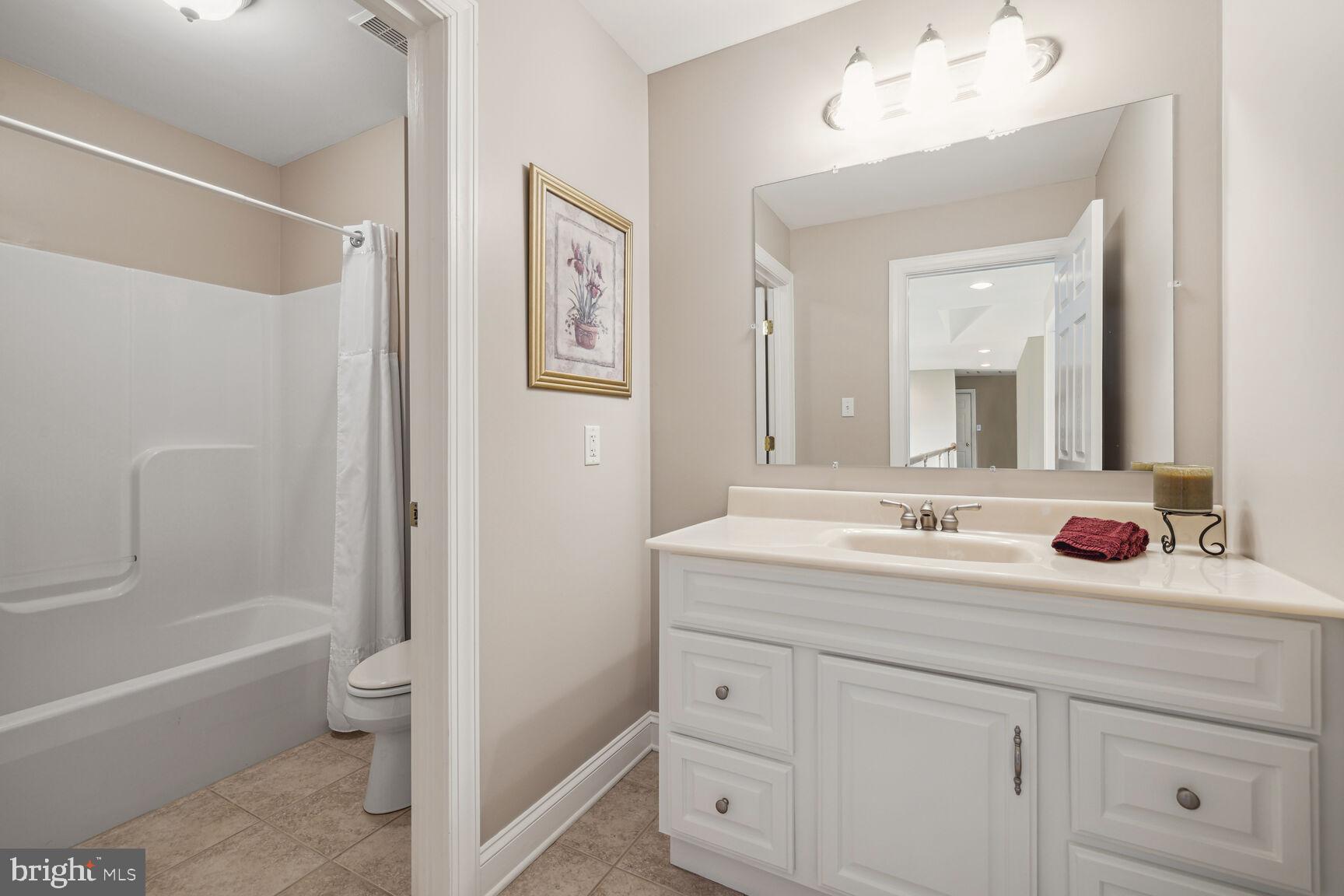 9649 Watkins Road Gaithersburg, MD 20882 - Photo 37 of 81 Upper full Bath