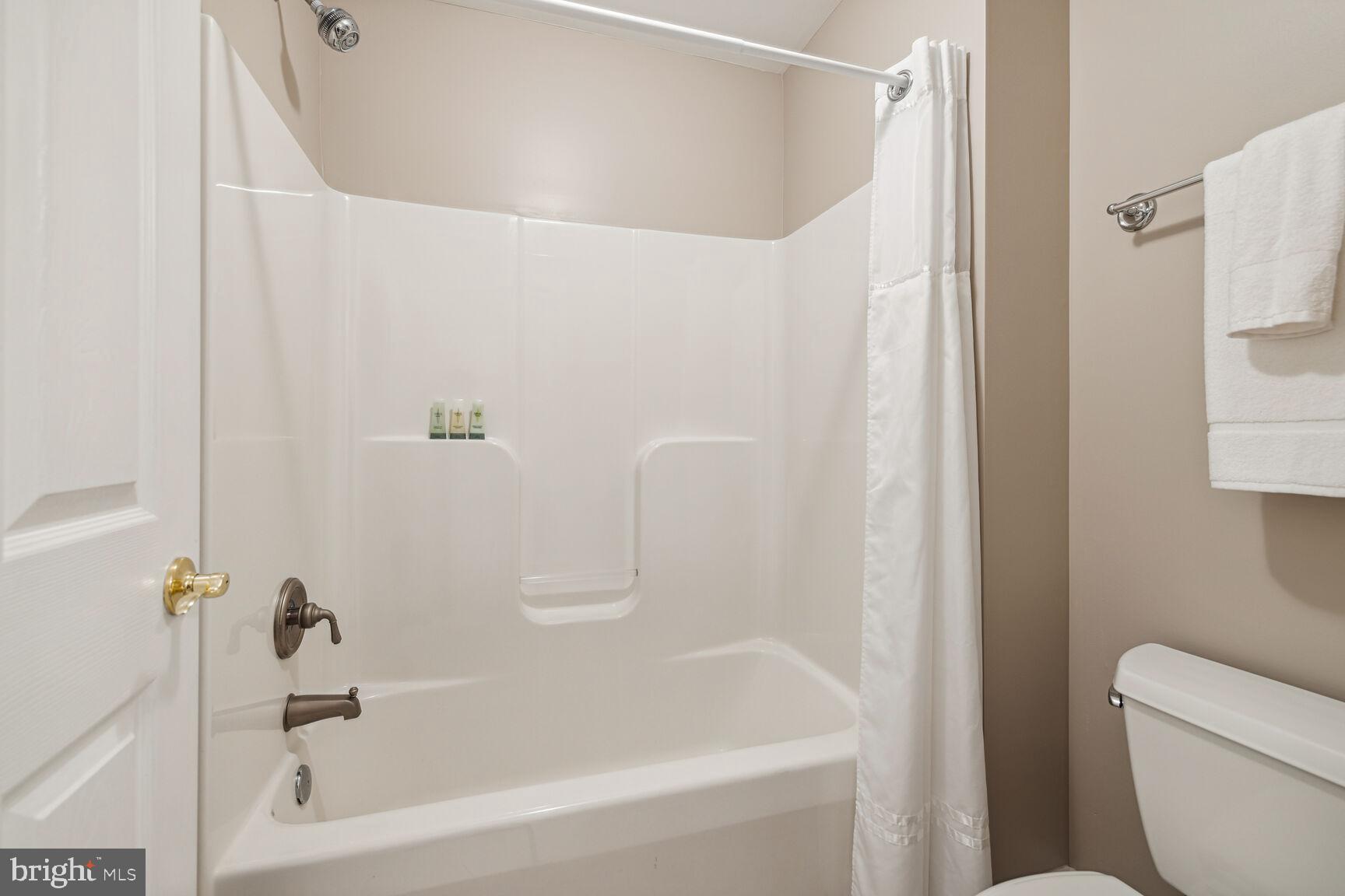 9649 Watkins Road Gaithersburg, MD 20882 - Photo 38 of 81 Upper full Bath