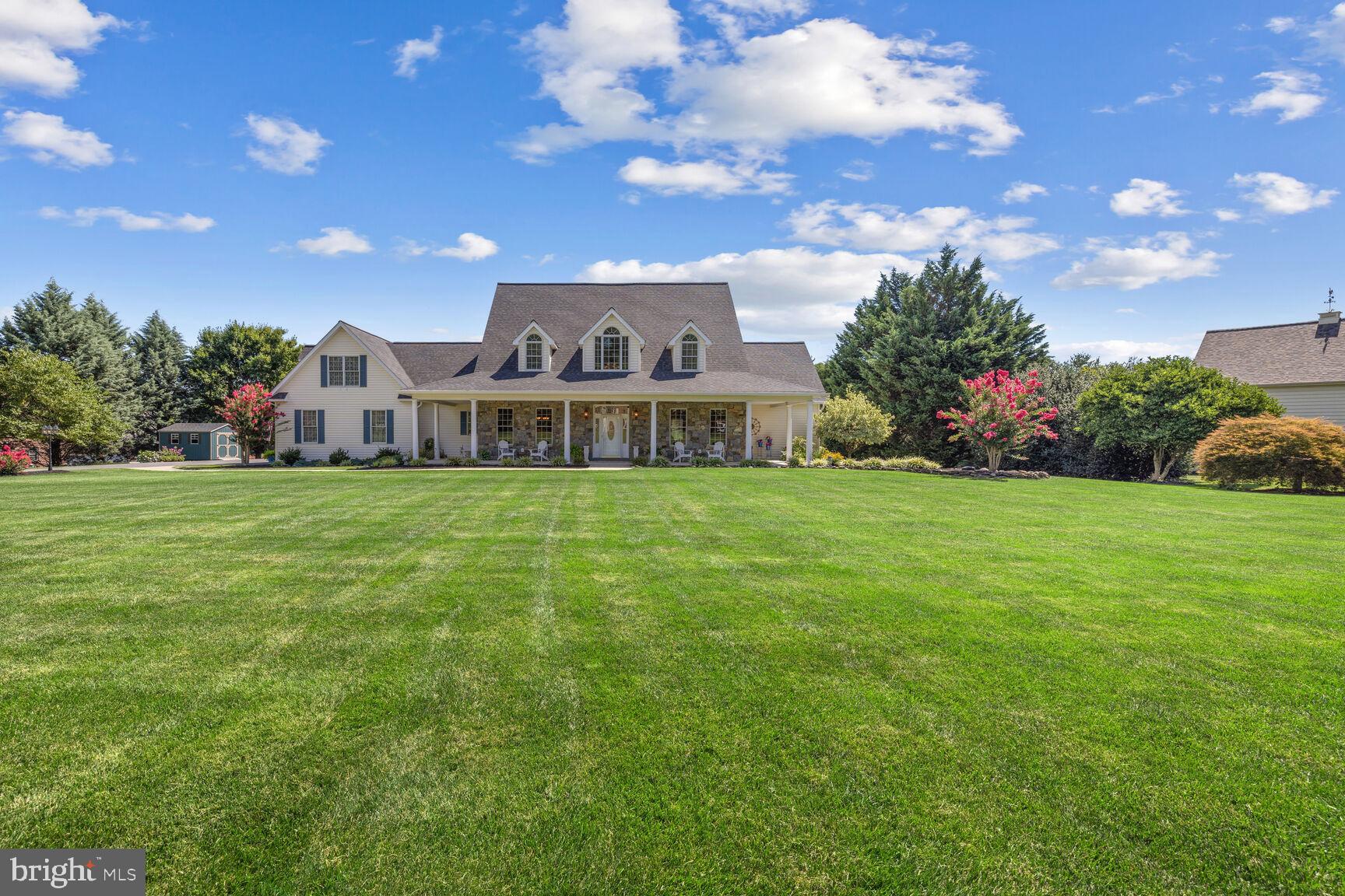 9649 Watkins Road Gaithersburg, MD 20882 - Photo 5 of 81 Sprawling lawn