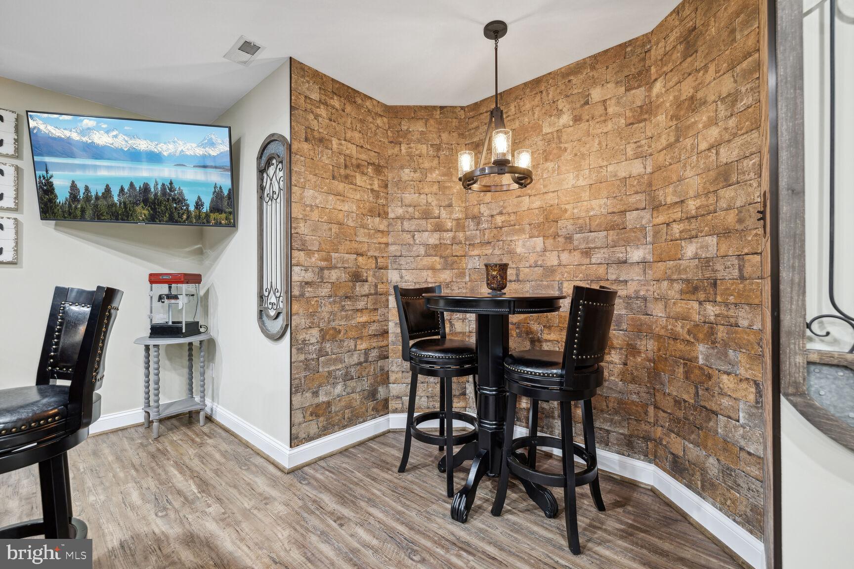 9649 Watkins Road Gaithersburg, MD 20882 - Photo 58 of 81 Bar/bistro nook