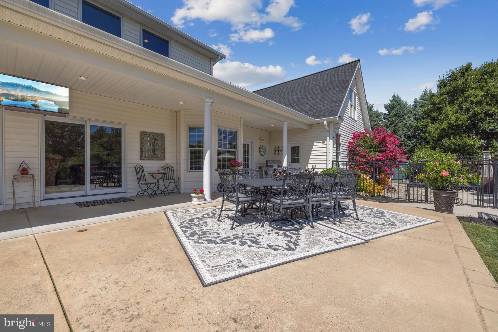 9649 Watkins Road Gaithersburg, MD 20882 - Photo 61 of 81 Plenty of table/seating areas