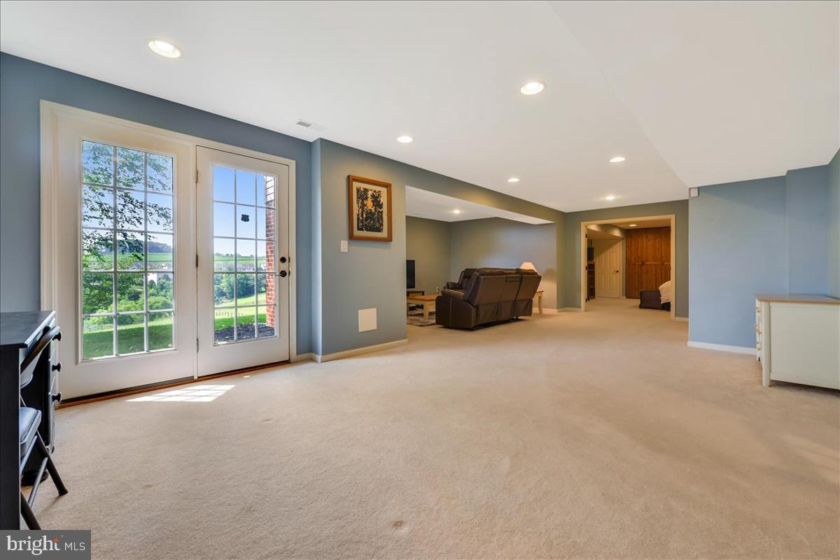 7604 Seneca Ridge Drive York, PA 17403 - Photo 29 of 39 Gallery Image 29