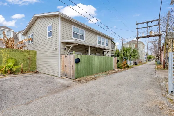$1,700 | 1217 Market Street, Galveston, TX 77550