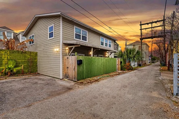 $1,700 | 1217 Market Street, Galveston, TX 77550