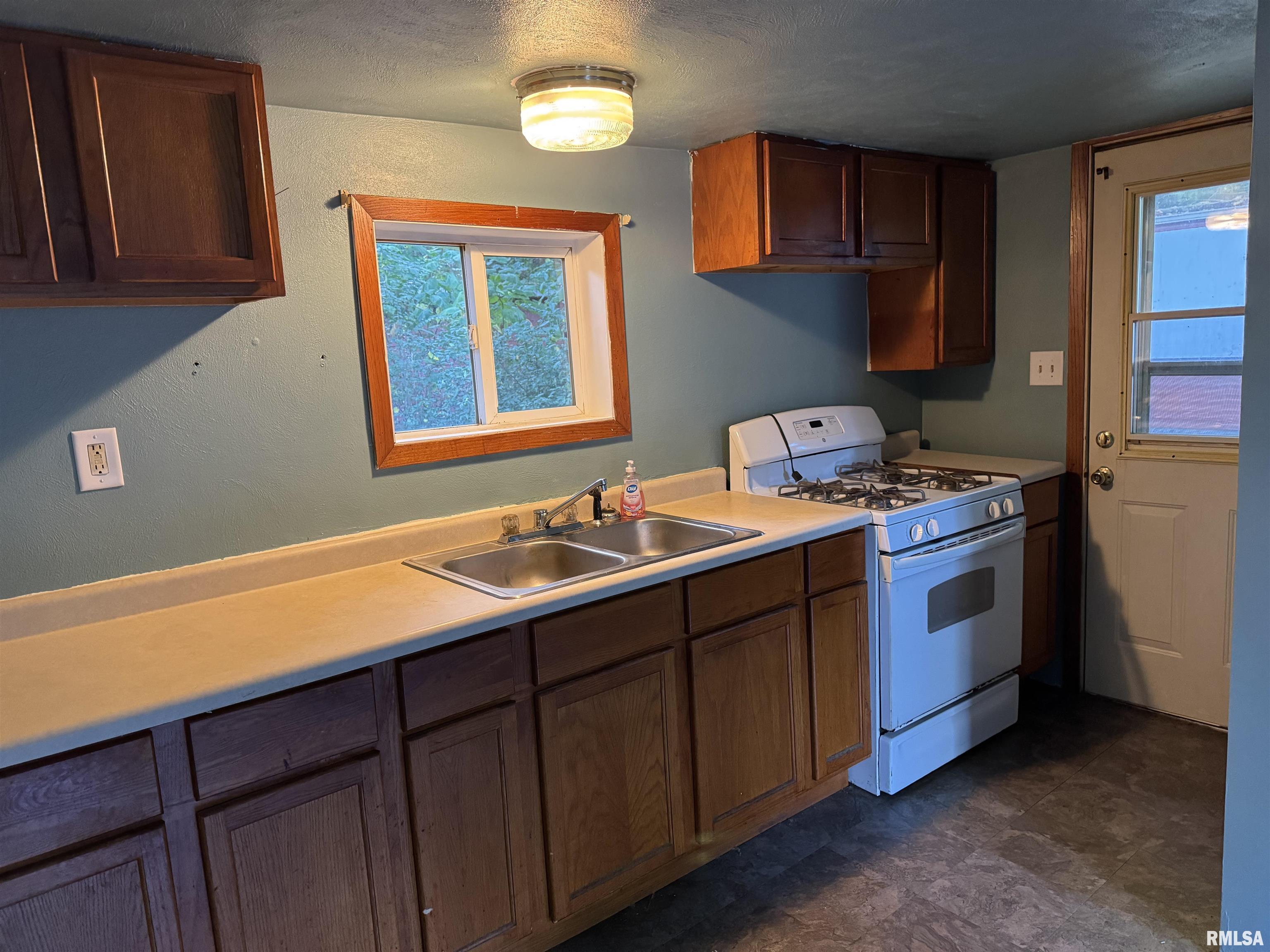 18559 Quiver Beach Road Havana, IL 62644 - Photo 3 of 7