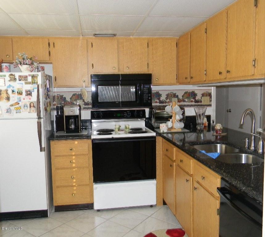 2727 North Wickham Road, Unit 2064 Melbourne, FL 32935 - Photo 3 of 13 Kitchen