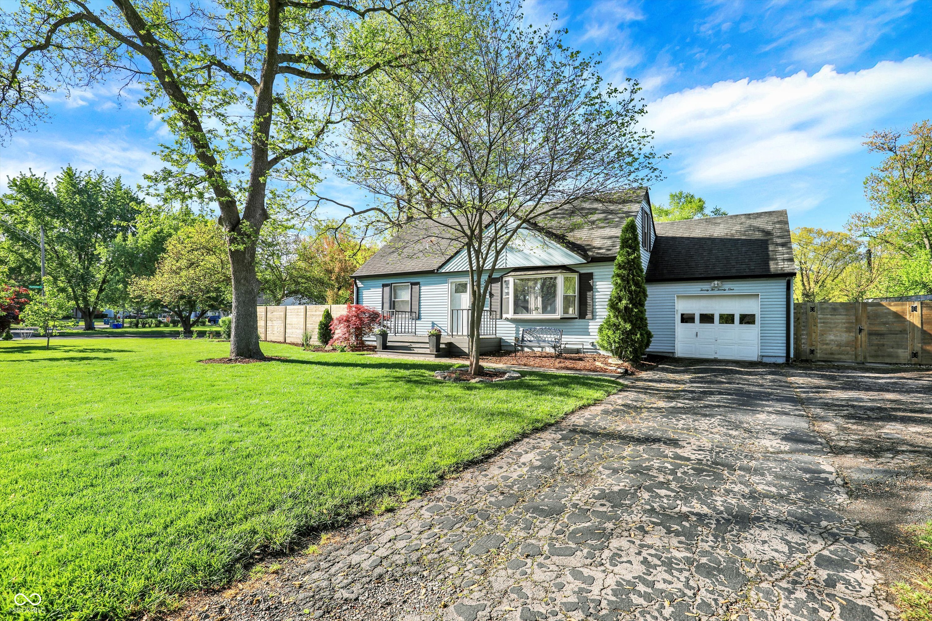 2221 Douglas Road Indianapolis, IN 46220 - Photo 4 of 71 Gallery Image 4