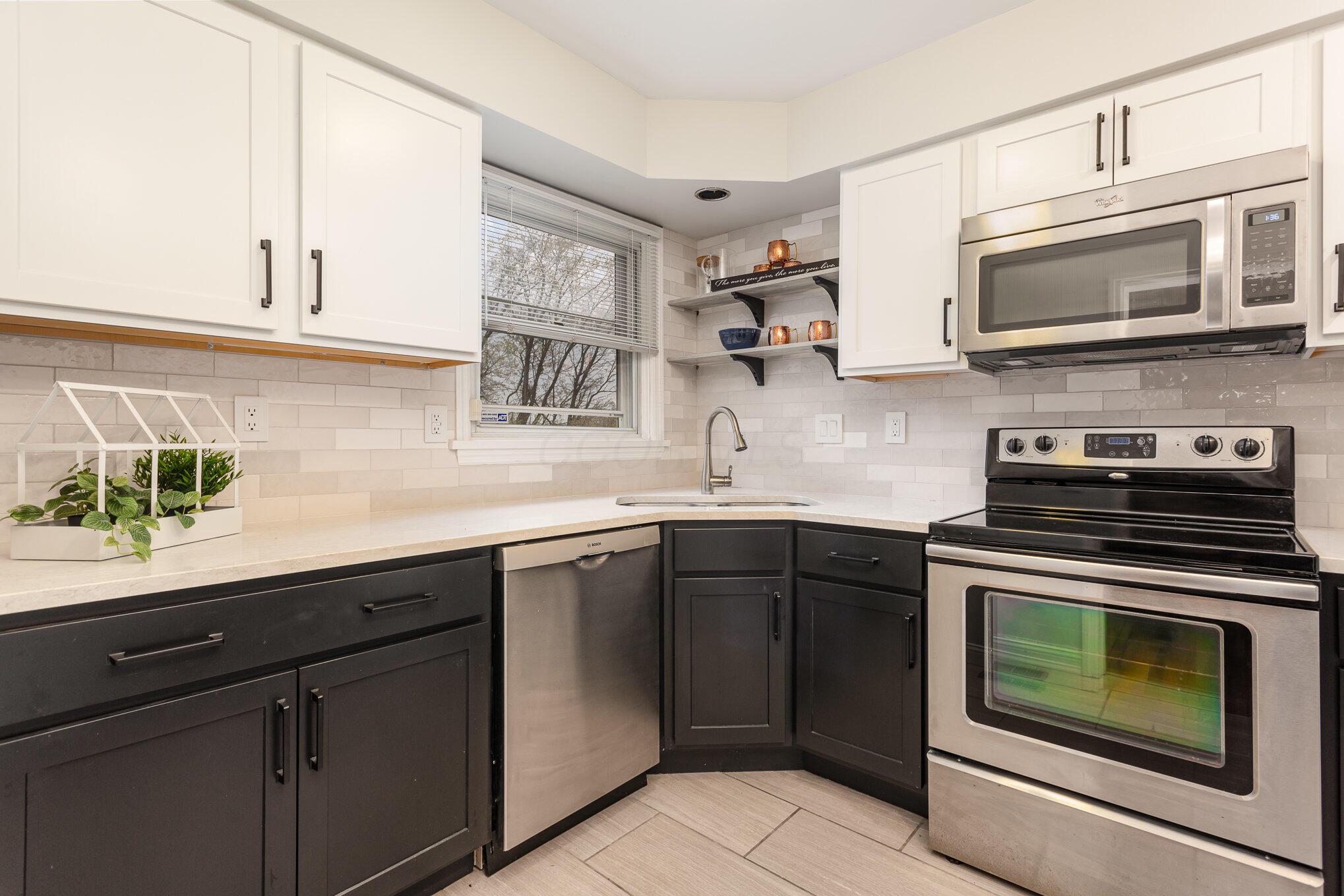 2615 Charing Road, Unit B Columbus, OH 43221 - Photo 5 of 22 010_8l9a9006-edit_903