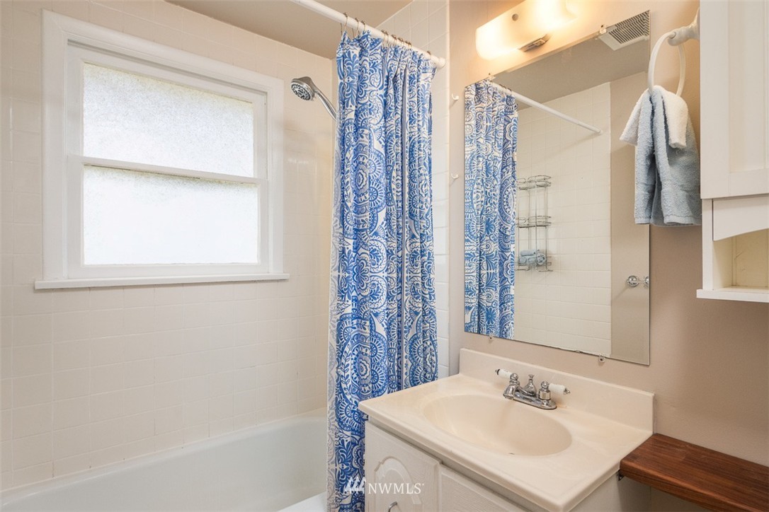 9633 25th Avenue Southwest Seattle, WA 98106 - Photo 10 of 18 Gallery Image 10