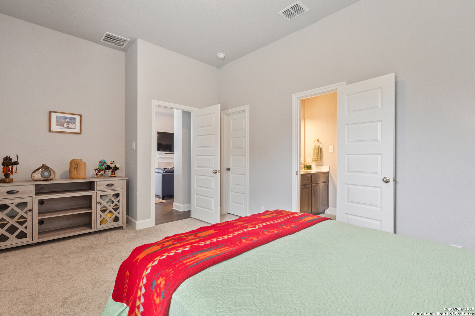 28502 Colares Way San Antonio, TX 78260 - Photo 33 of 38 a bedroom with a bed and a closet