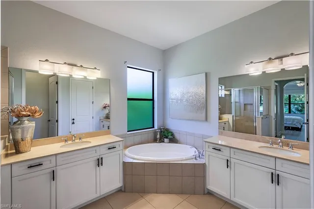 $799,990 | 1685 Serrano Circle, Naples, FL 34105