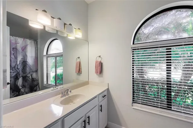 $799,990 | 1685 Serrano Circle, Naples, FL 34105