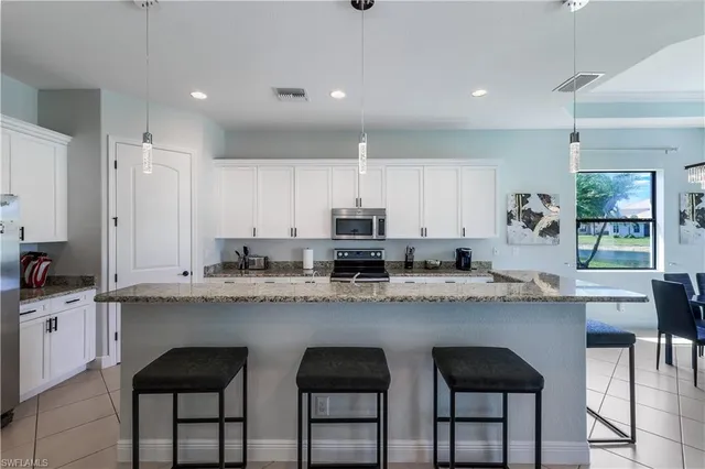 $799,990 | 1685 Serrano Circle, Naples, FL 34105