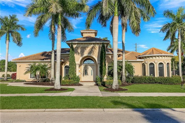 $799,990 | 1685 Serrano Circle, Naples, FL 34105