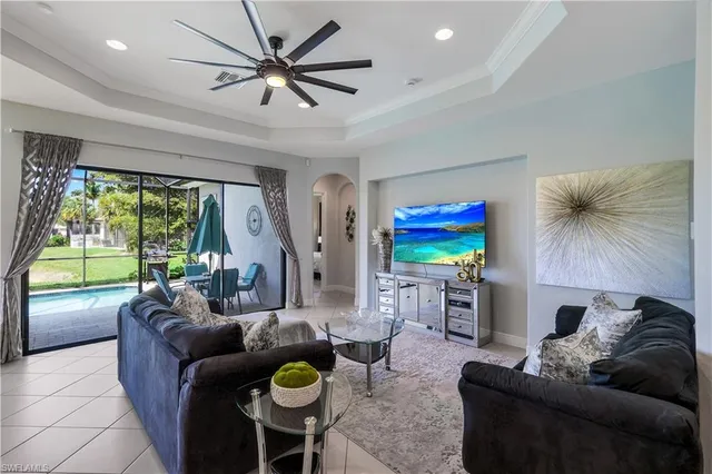 $799,990 | 1685 Serrano Circle, Naples, FL 34105