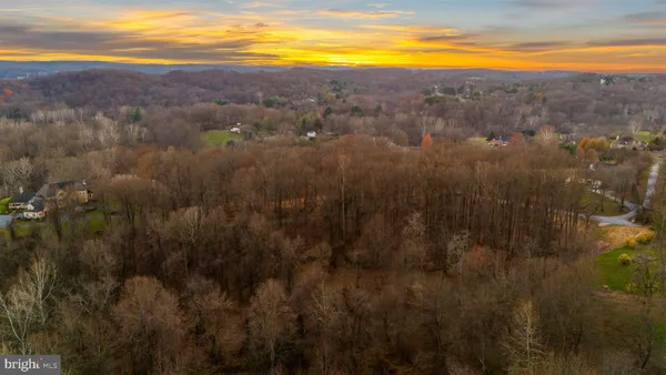 a big yard with lots of green space and deers