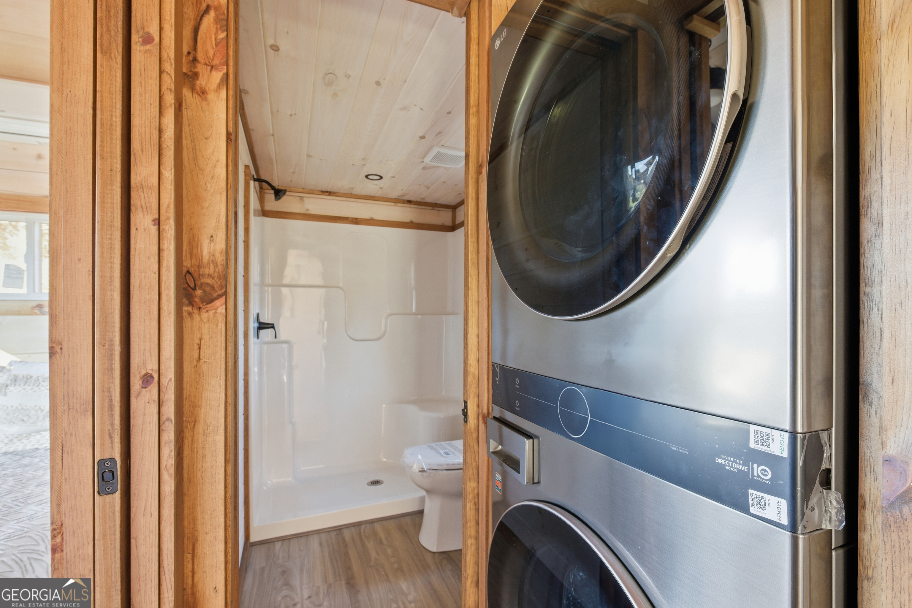 527 Saunders Road Franklin, NC 28734 - Photo 16 of 19 a utility room with dryer and washer