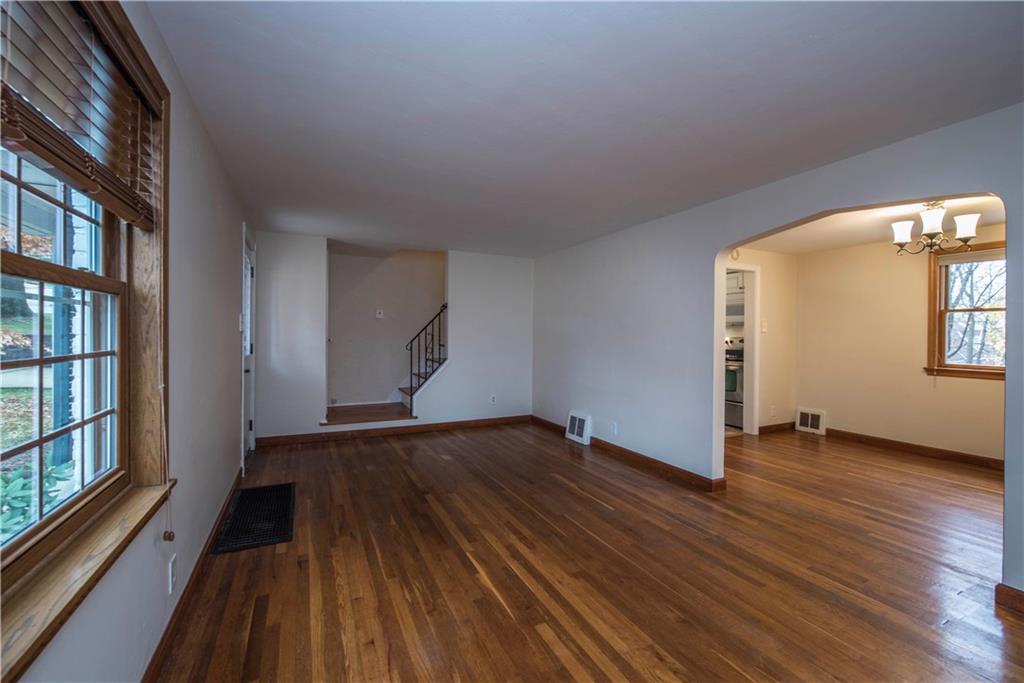 549 Old Farm Road Pittsburgh, PA 15234 - Photo 3 of 19