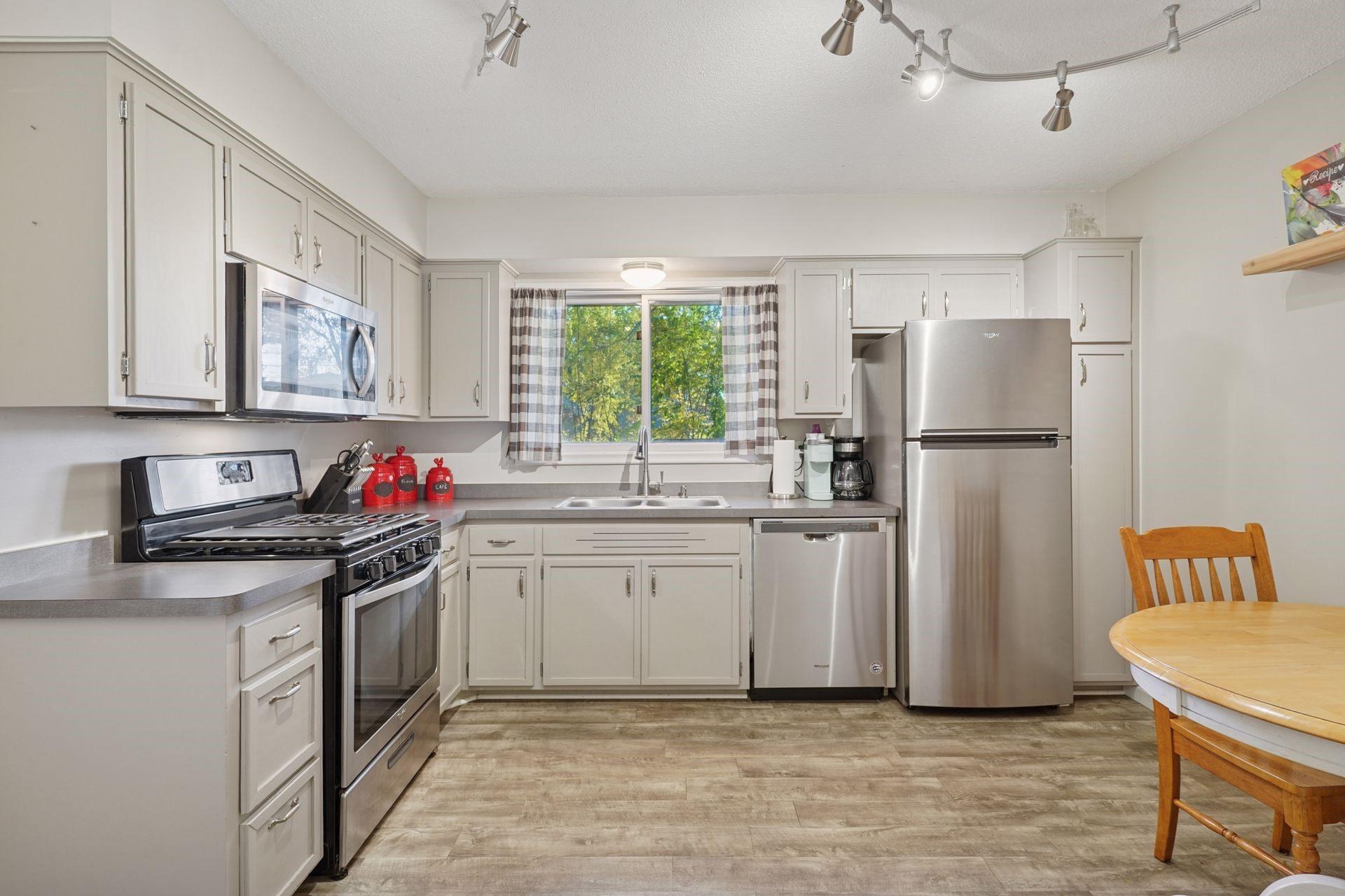 1776 Gabbro Trail Eagan, MN 55122 - Photo 4 of 16