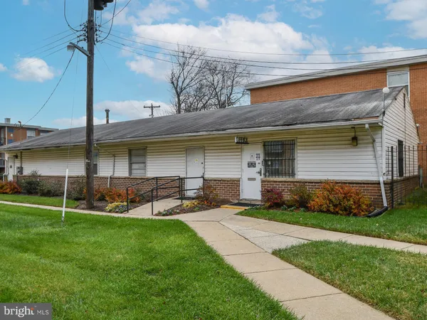 $1,950 | 3845 St Barnabas Road, Unit 102, Suitland, MD 20746