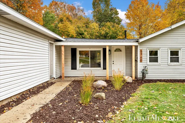 $379,900 | 5760 Sunfish Lake Avenue Northeast, Rockford, MI 49341