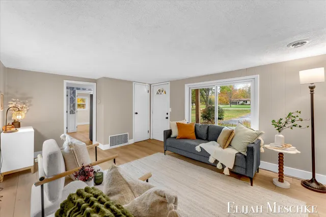 $379,900 | 5760 Sunfish Lake Avenue Northeast, Rockford, MI 49341