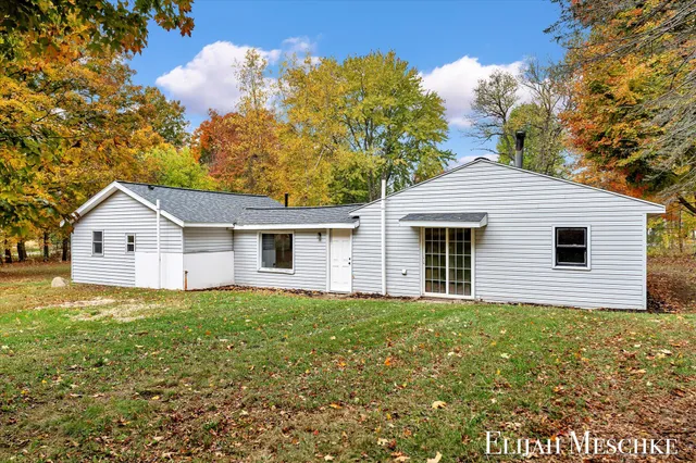 $379,900 | 5760 Sunfish Lake Avenue Northeast, Rockford, MI 49341