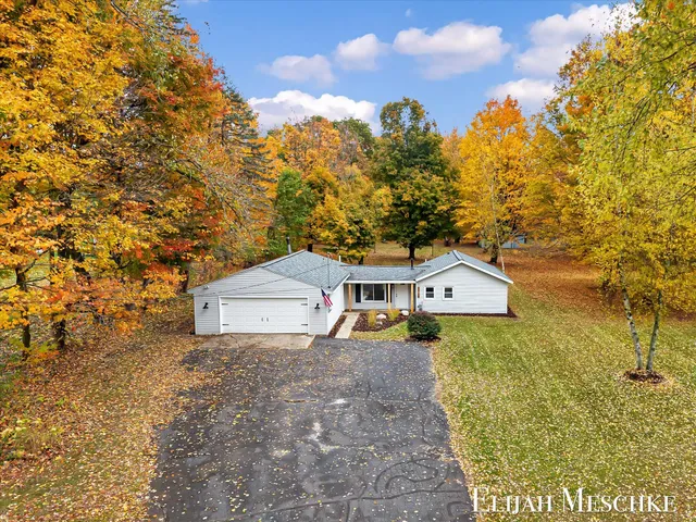 $379,900 | 5760 Sunfish Lake Avenue Northeast, Rockford, MI 49341