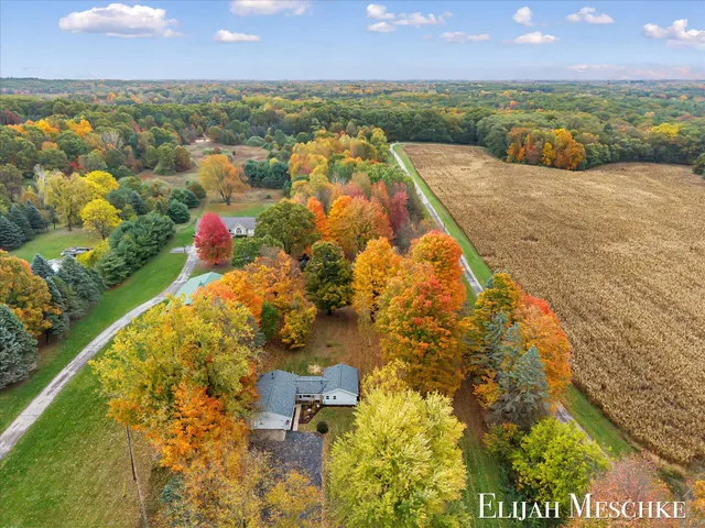 $379,900 | 5760 Sunfish Lake Avenue Northeast, Rockford, MI 49341