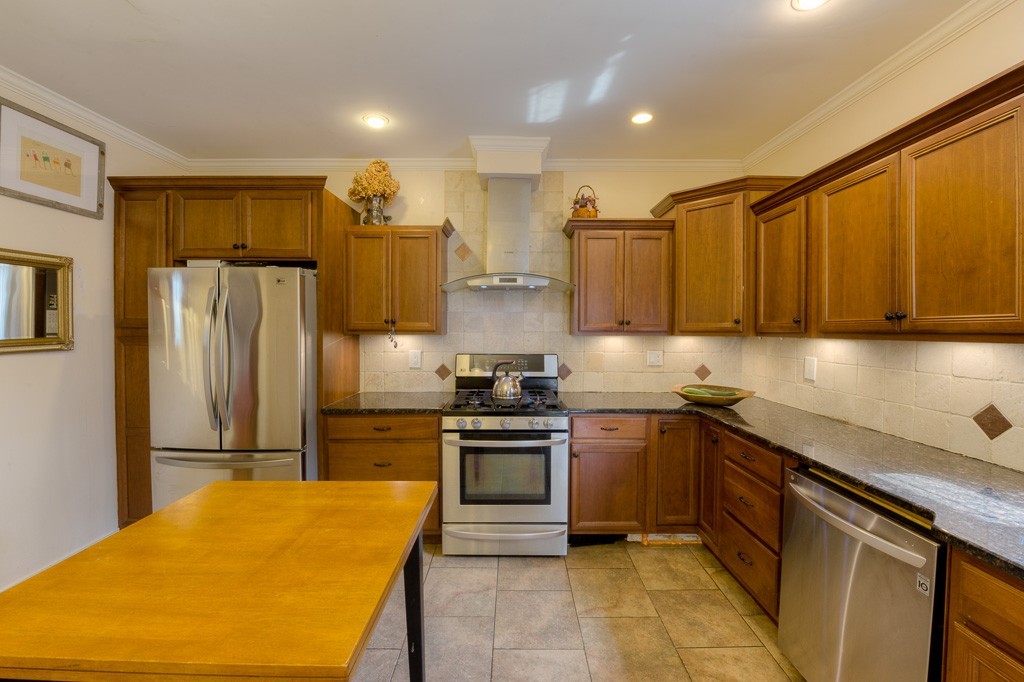 33 Westernview Street Springfield, MA 01108 - Photo 8 of 30 Gallery Image 8
