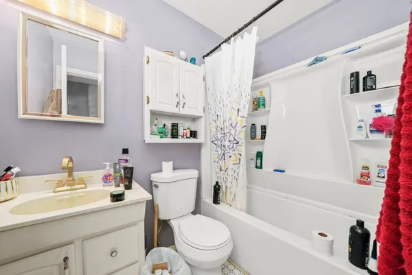 $565,000 | 304 Sutherland Lane, Bloomingdale, IL 60108