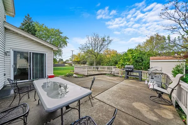 $565,000 | 304 Sutherland Lane, Bloomingdale, IL 60108