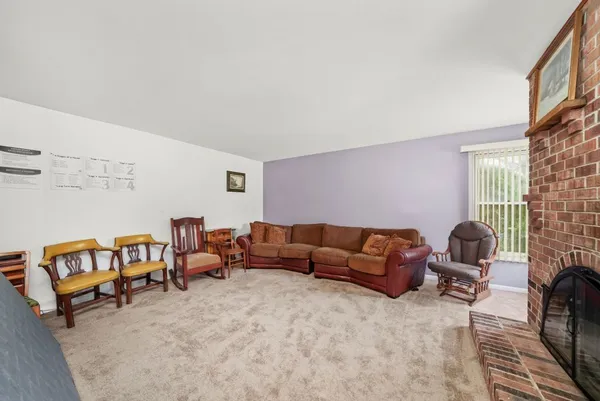 $565,000 | 304 Sutherland Lane, Bloomingdale, IL 60108