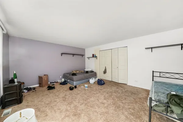 $565,000 | 304 Sutherland Lane, Bloomingdale, IL 60108