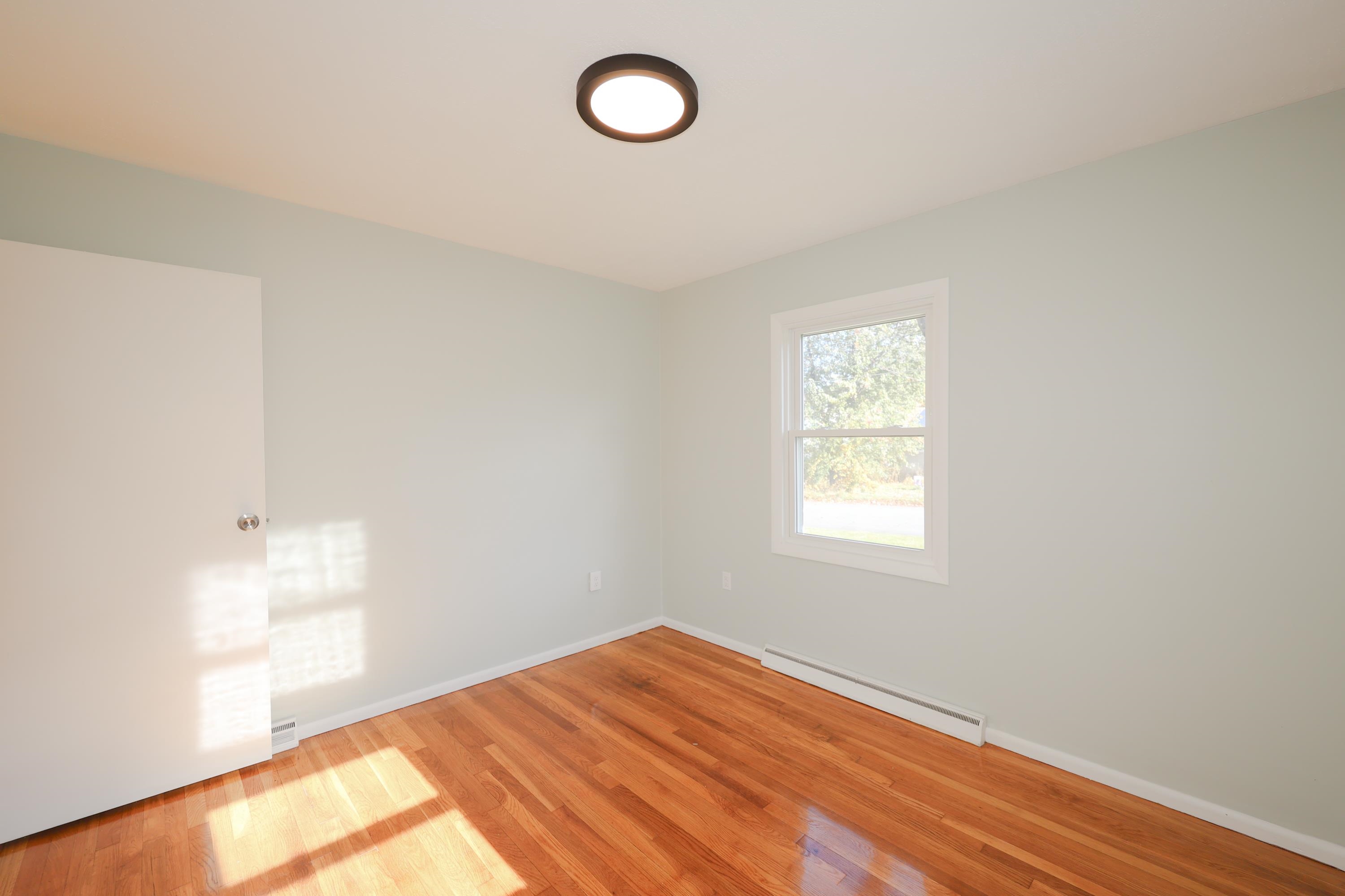 36 Meade Street Nashua, NH 03064 - Photo 11 of 40