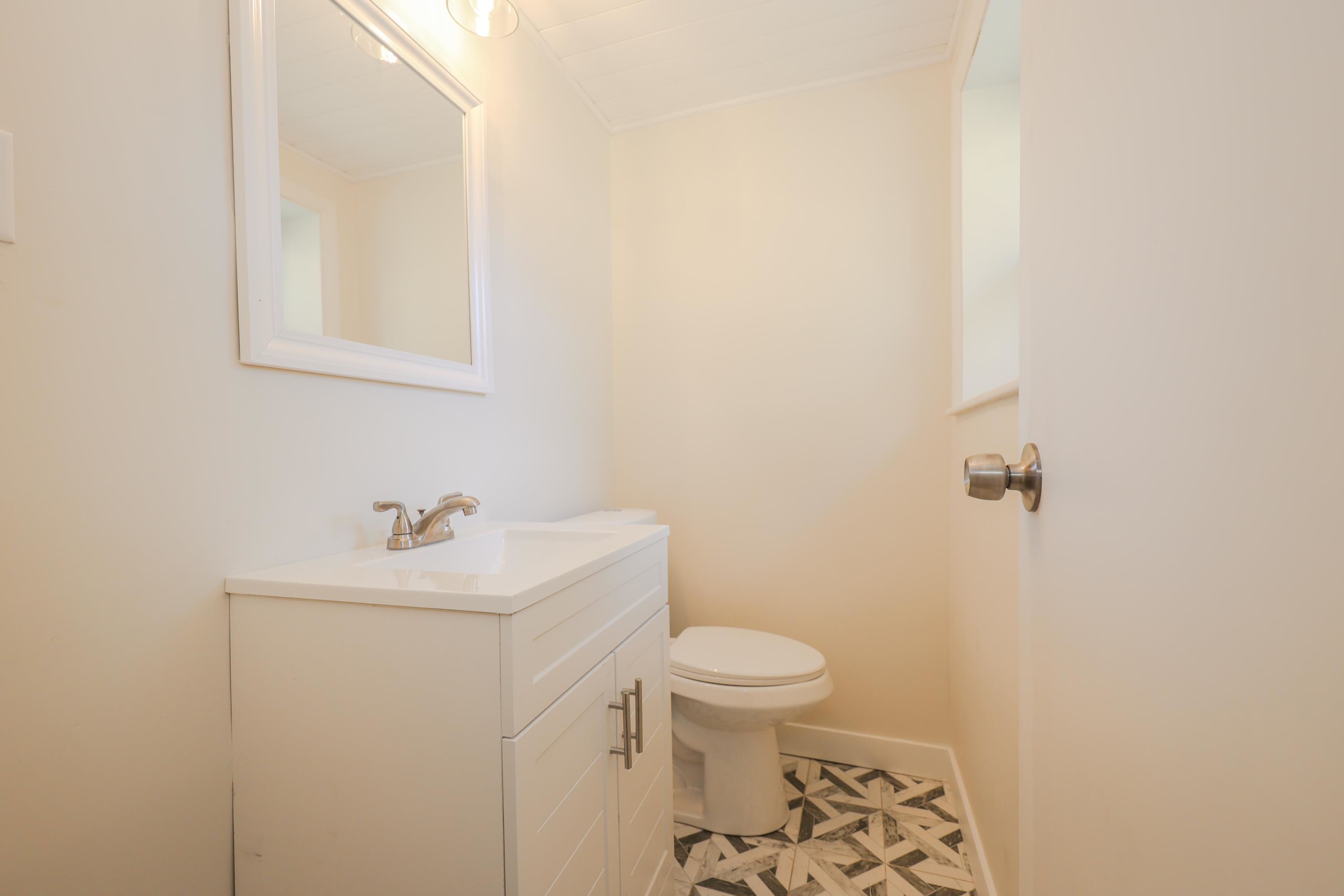 36 Meade Street Nashua, NH 03064 - Photo 18 of 40