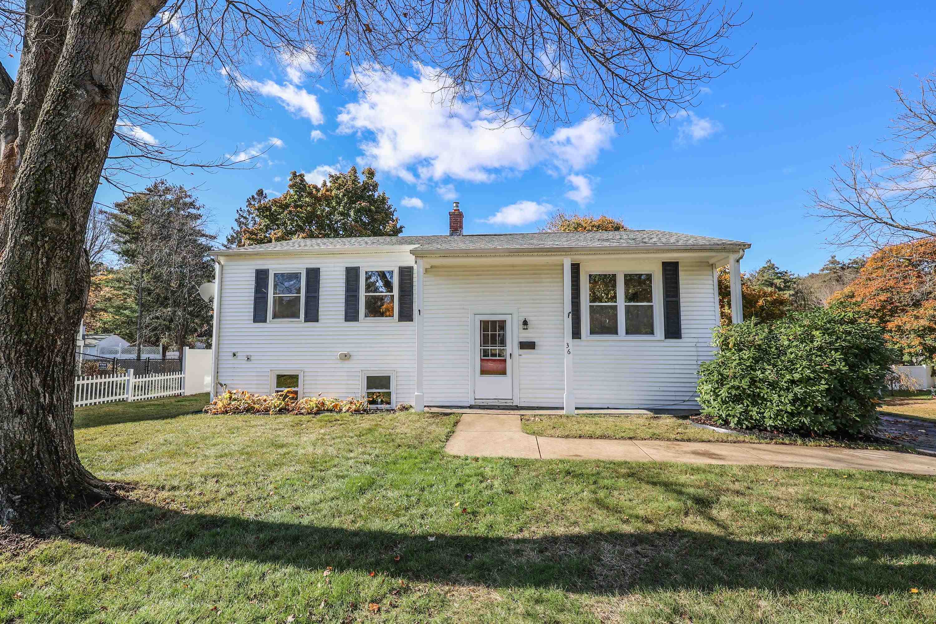 36 Meade Street Nashua, NH 03064 - Photo 2 of 40
