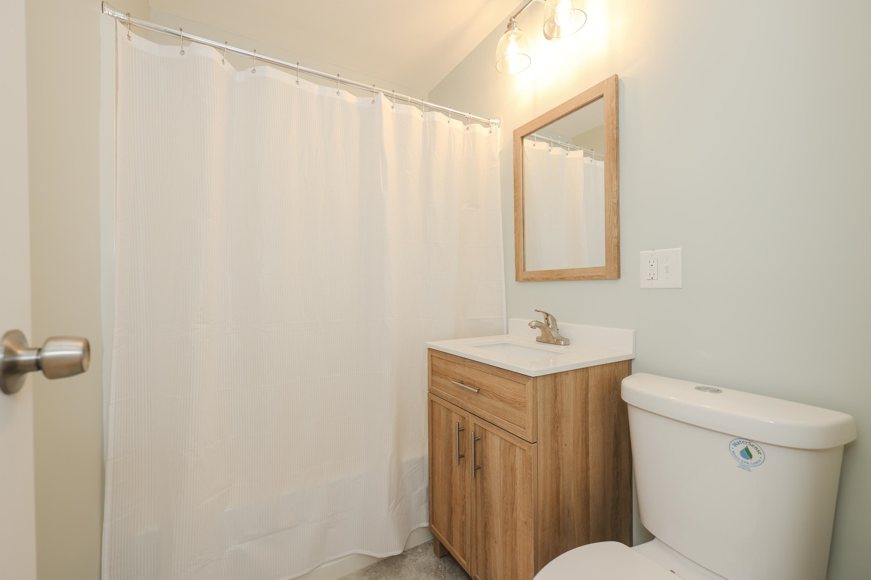 36 Meade Street Nashua, NH 03064 - Photo 3 of 40