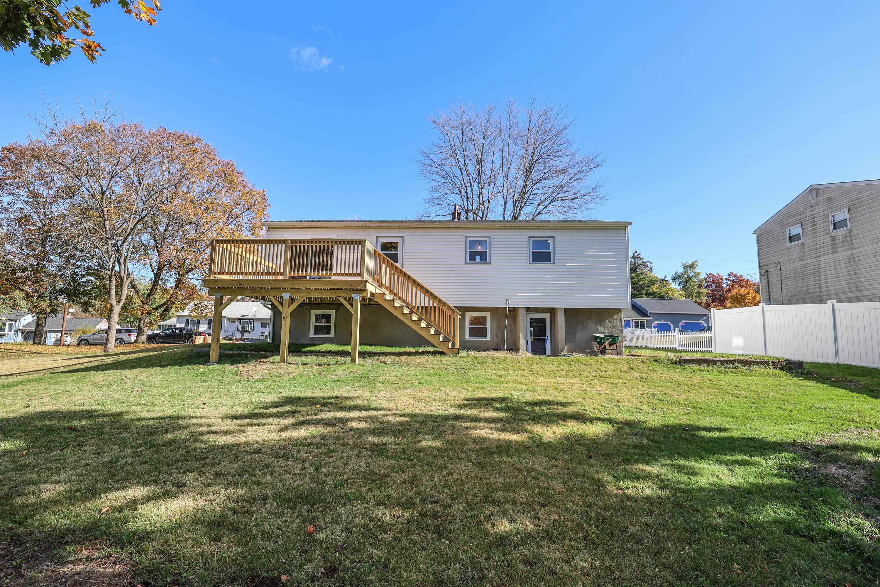 36 Meade Street Nashua, NH 03064 - Photo 32 of 40