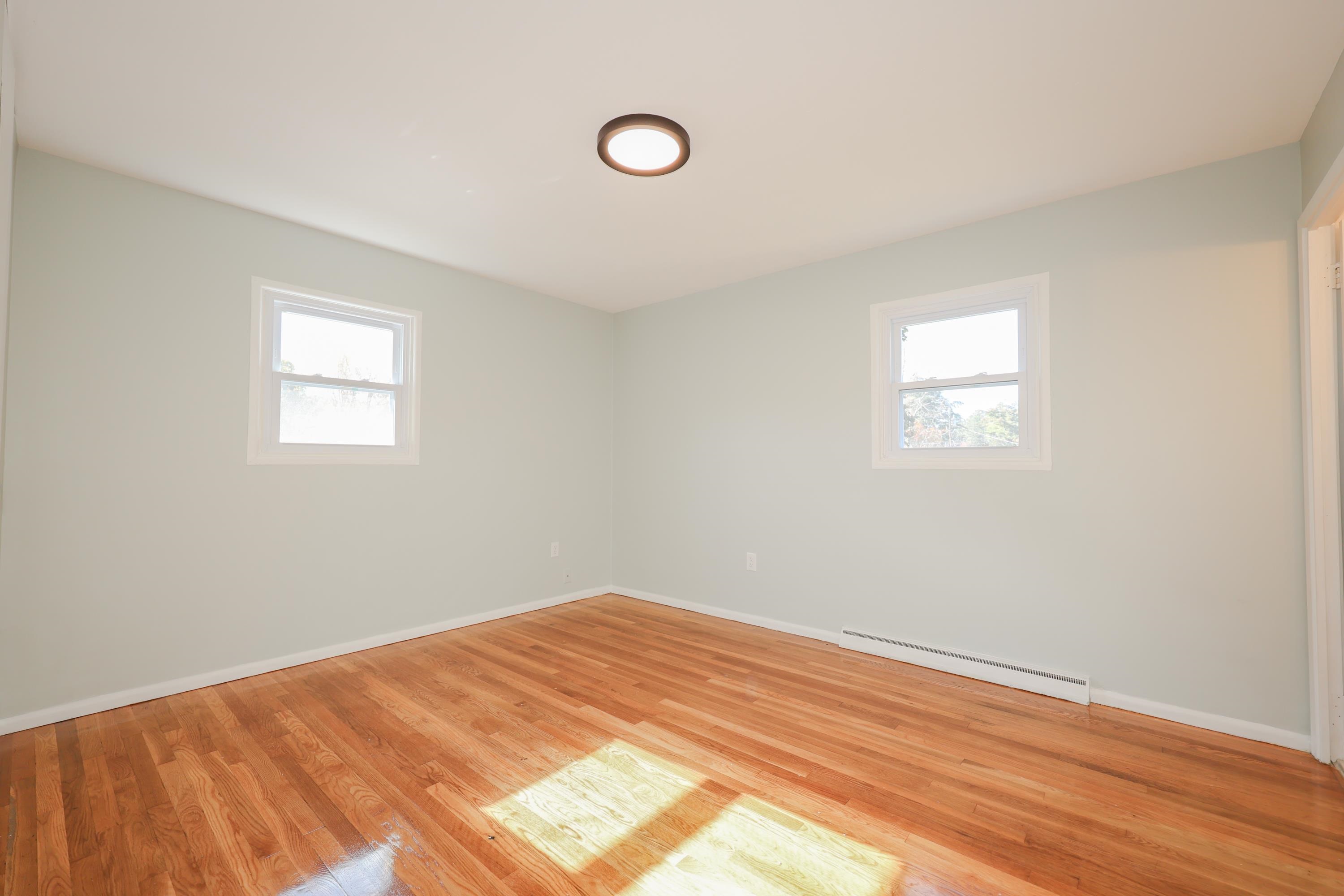 36 Meade Street Nashua, NH 03064 - Photo 5 of 40