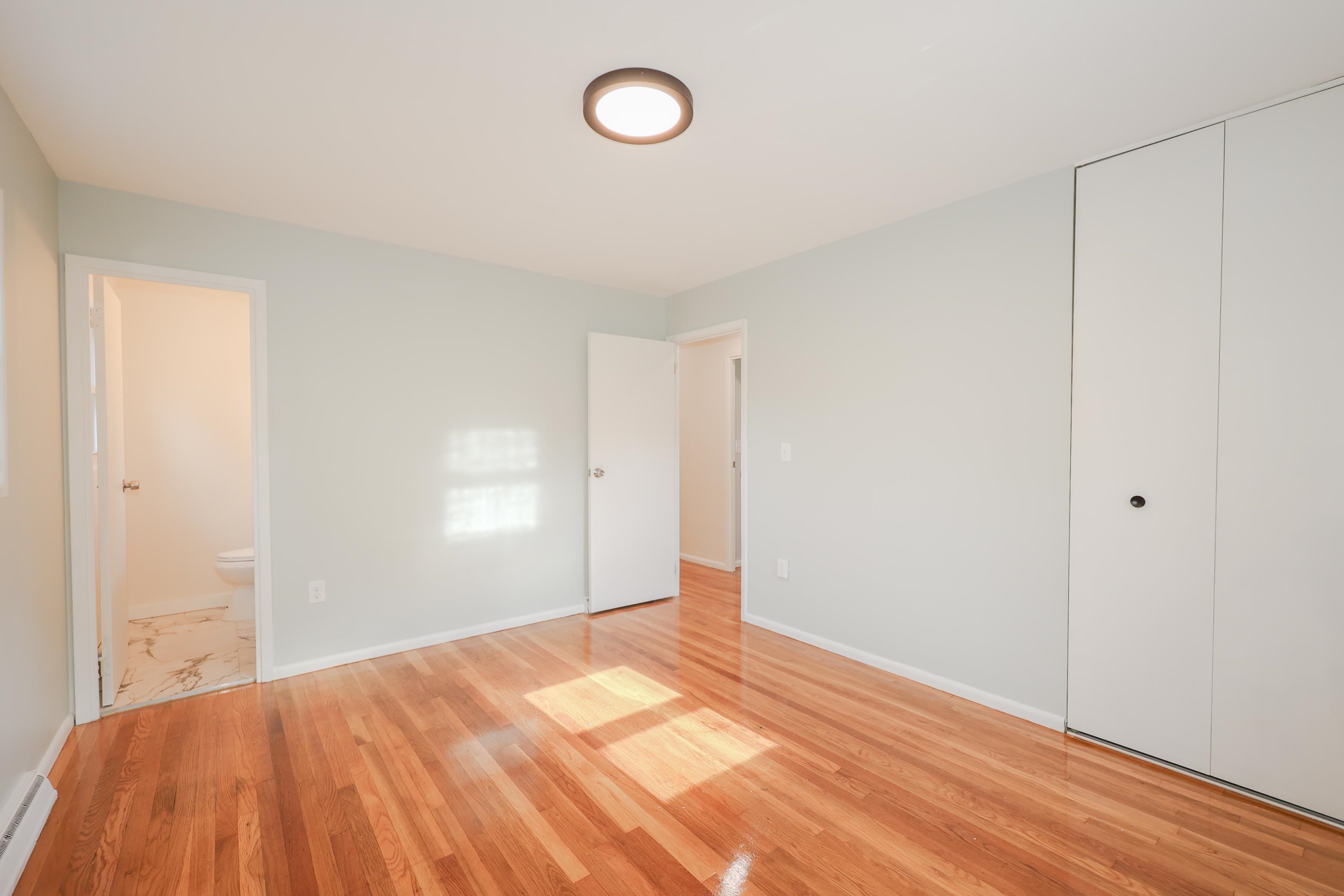 36 Meade Street Nashua, NH 03064 - Photo 7 of 40
