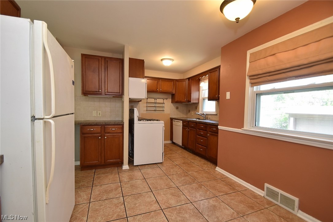 4437 Silsby Road University Heights, OH 44118 - Photo 15 of 34