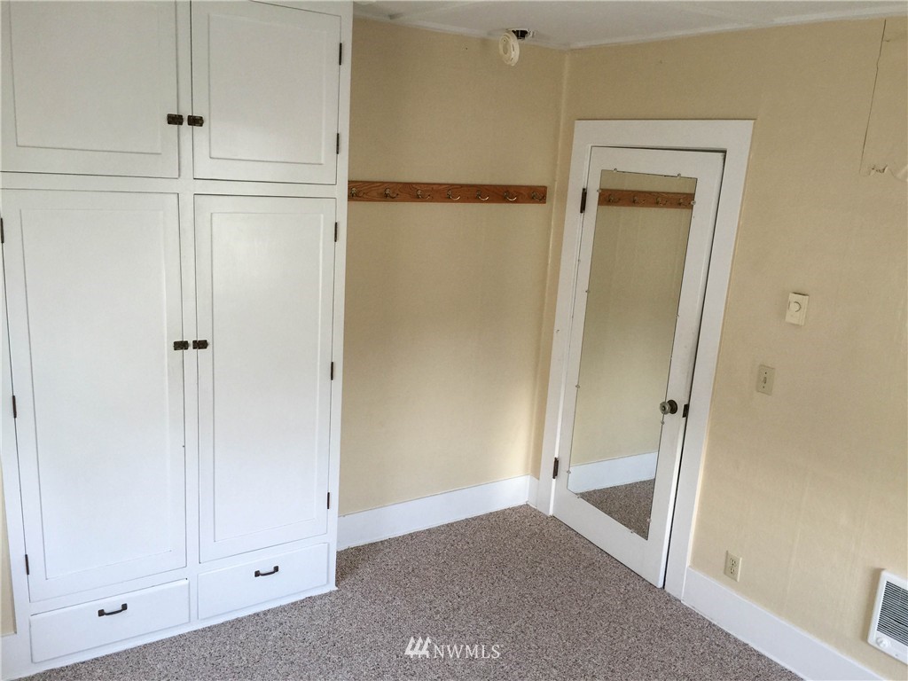 953 Fowler Street Raymond, WA 98577 - Photo 10 of 22 Gallery Image 10