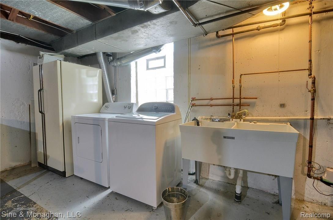 1622 Graefield Road Birmingham, MI 48009 - Photo 25 of 29 26 Lower_Level_Laundry_Room.jpg