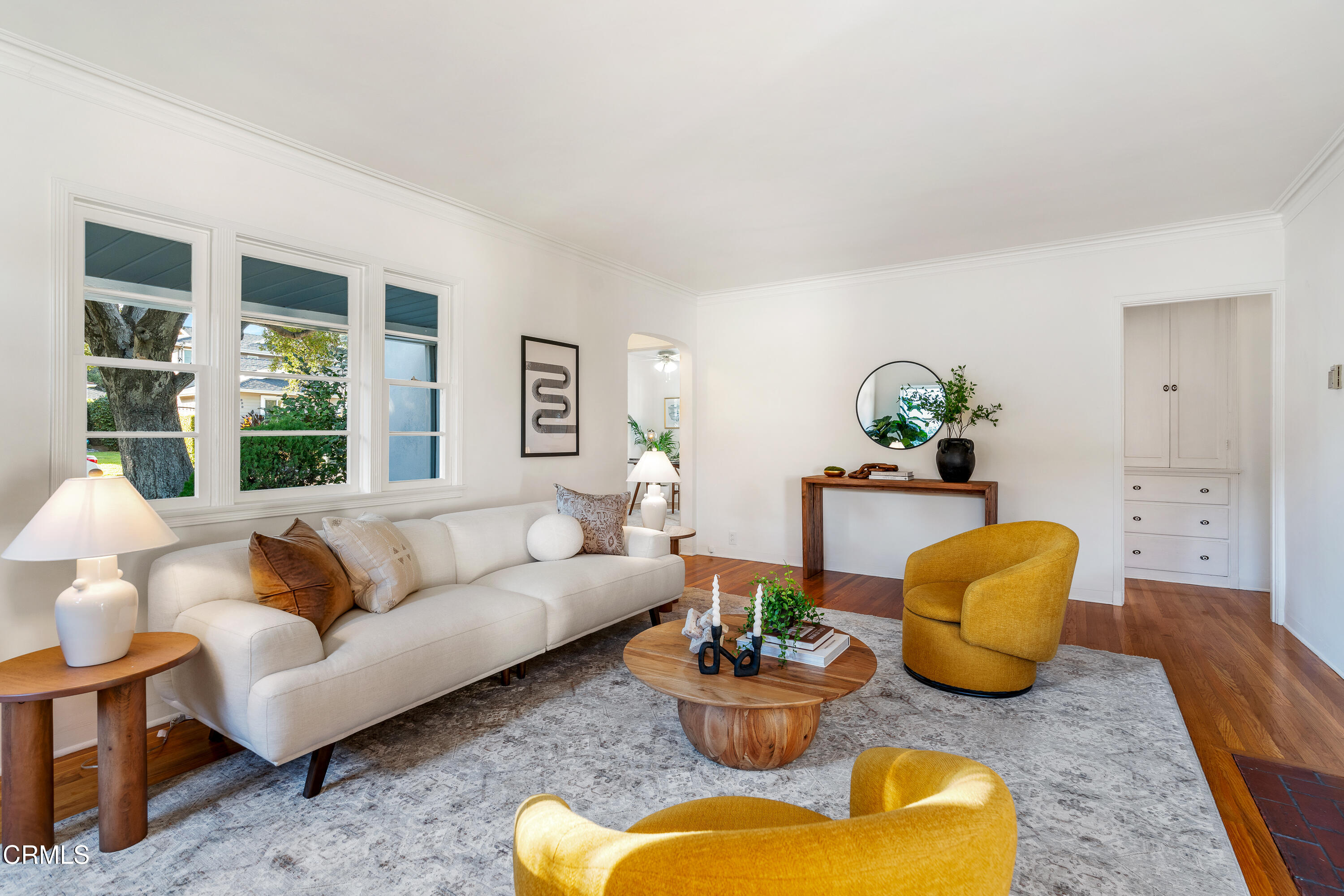 990 Bella Vista Avenue Pasadena, CA 91107 - Photo 2 of 16 a living room with furniture and a potted plant