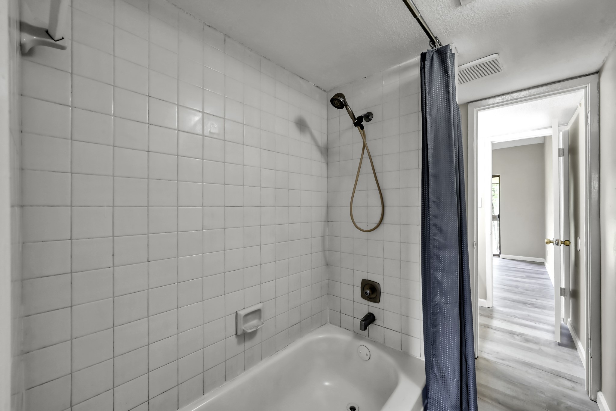 12900 Walden Road, Unit 604F Montgomery, TX 77356 - Photo 11 of 19 a bathroom with a bath tub with a shower