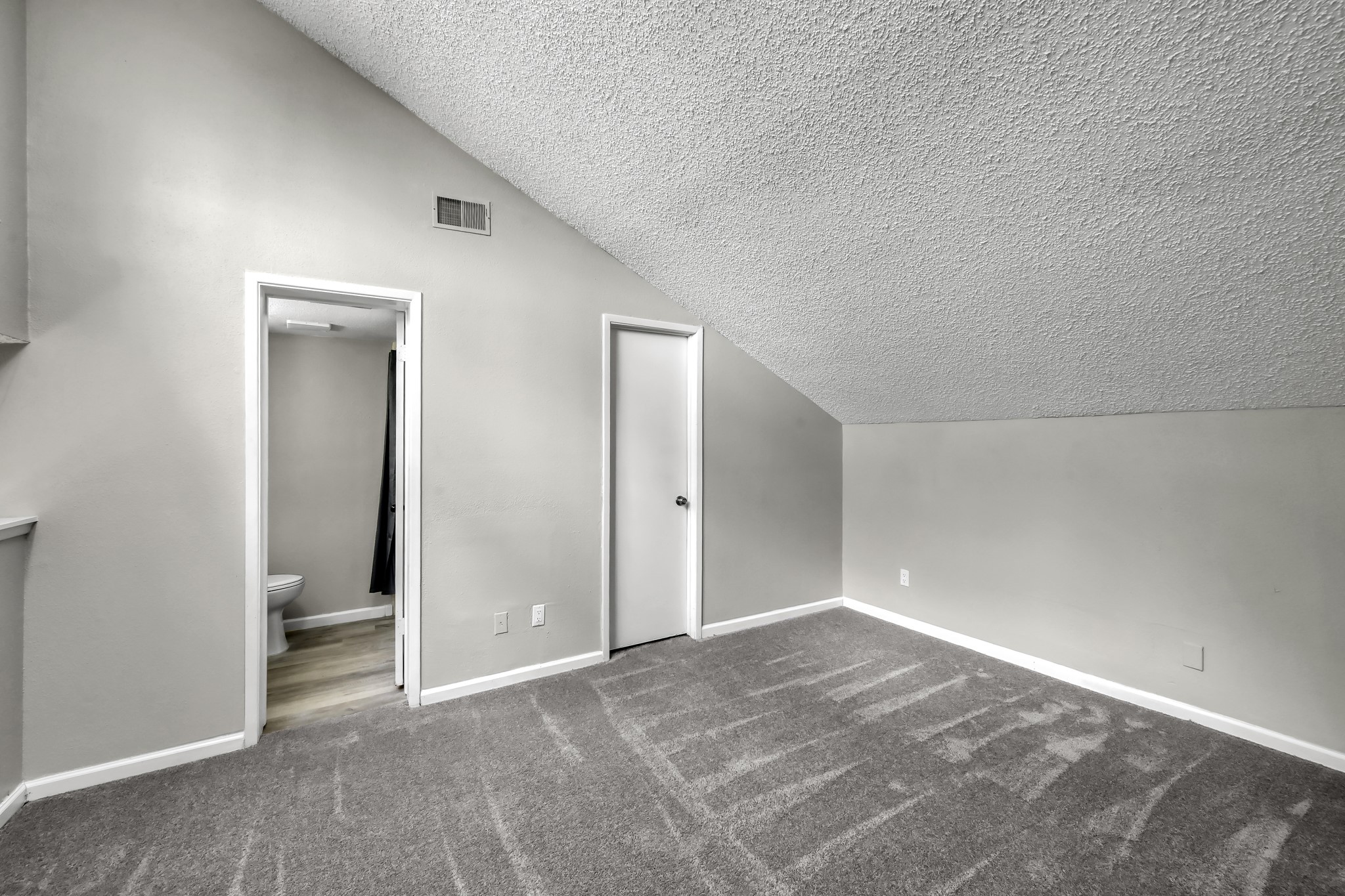 12900 Walden Road, Unit 604F Montgomery, TX 77356 - Photo 14 of 19 an empty room with closet and a bathroom